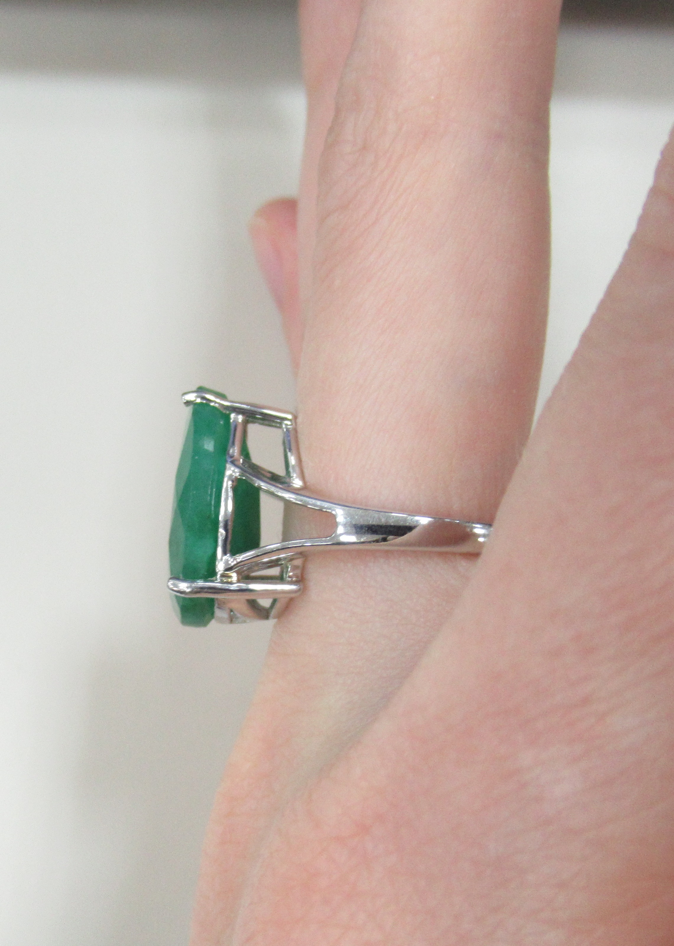 Серебряное кольцо с бериллом